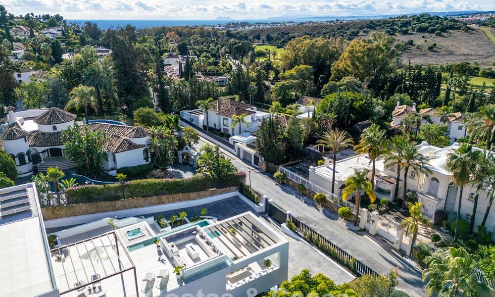 Modern luxury villa with minimalist architecture for sale on the New Golden Mile between Marbella and Estepona 794317