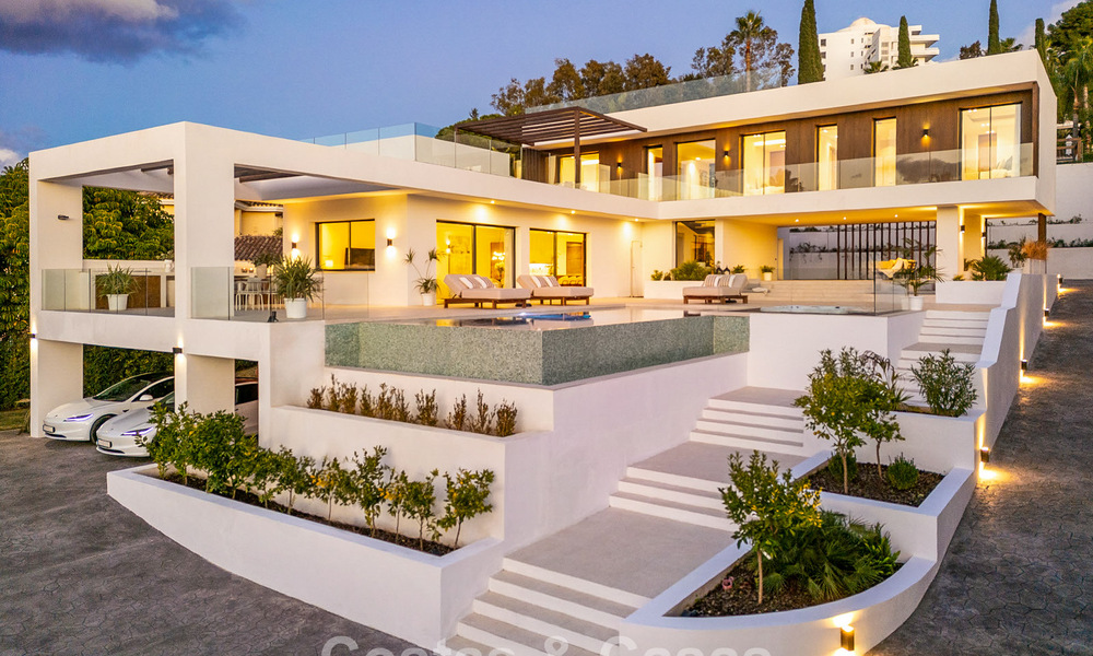 Modern luxury villa with minimalist architecture for sale on the New Golden Mile between Marbella and Estepona 794318