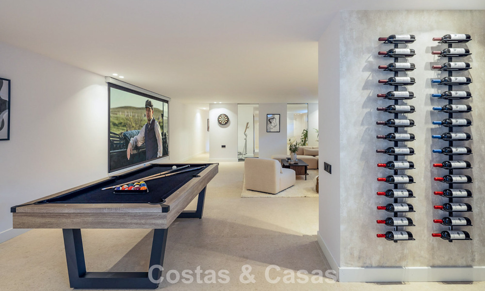 Modern luxury villa with minimalist architecture for sale on the New Golden Mile between Marbella and Estepona 794321