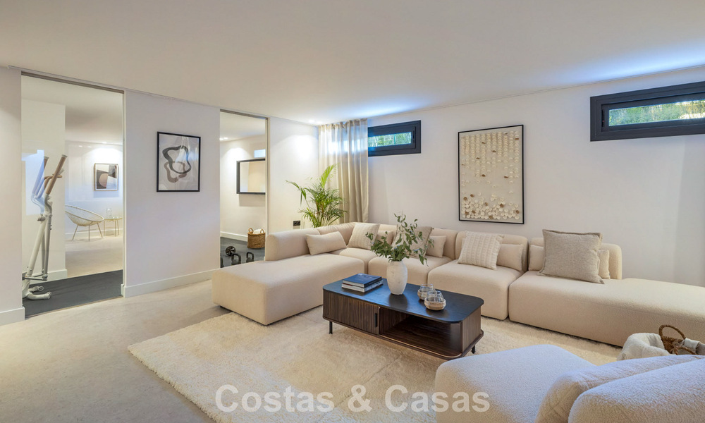 Modern luxury villa with minimalist architecture for sale on the New Golden Mile between Marbella and Estepona 794322