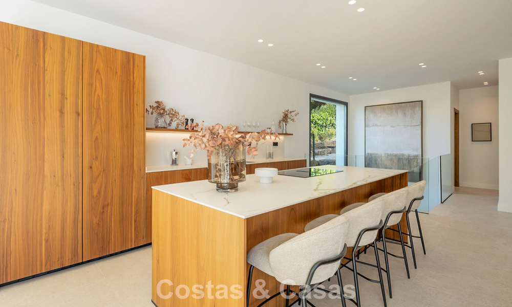 Modern luxury villa with minimalist architecture for sale on the New Golden Mile between Marbella and Estepona 794332