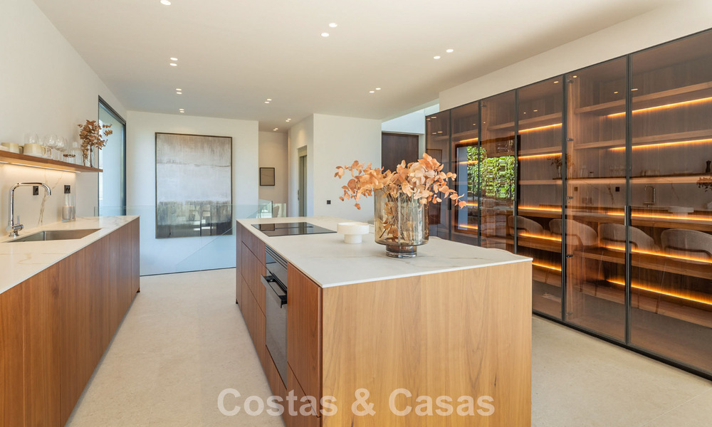 Modern luxury villa with minimalist architecture for sale on the New Golden Mile between Marbella and Estepona 794333