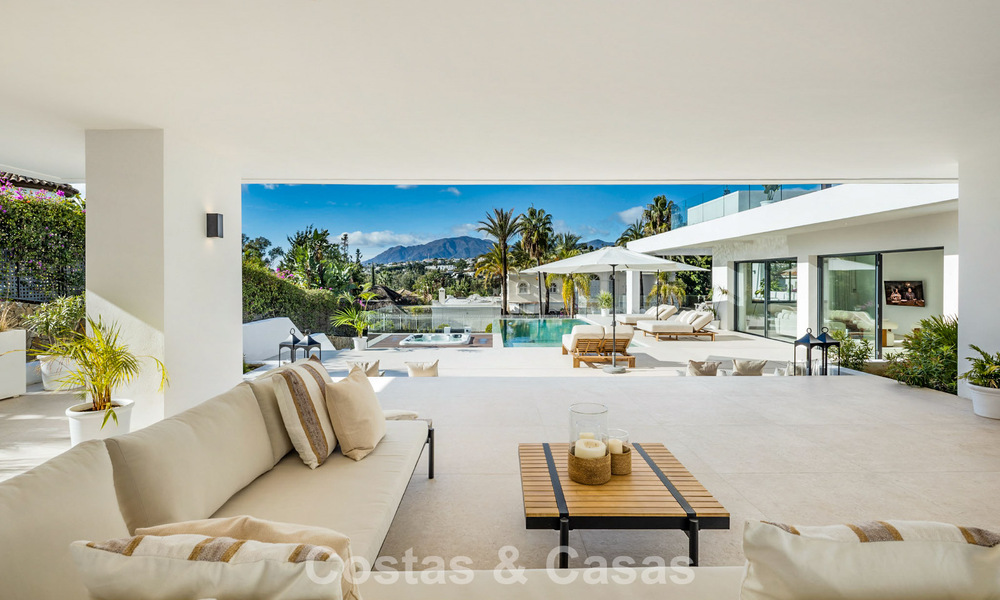 Modern luxury villa with minimalist architecture for sale on the New Golden Mile between Marbella and Estepona 794337