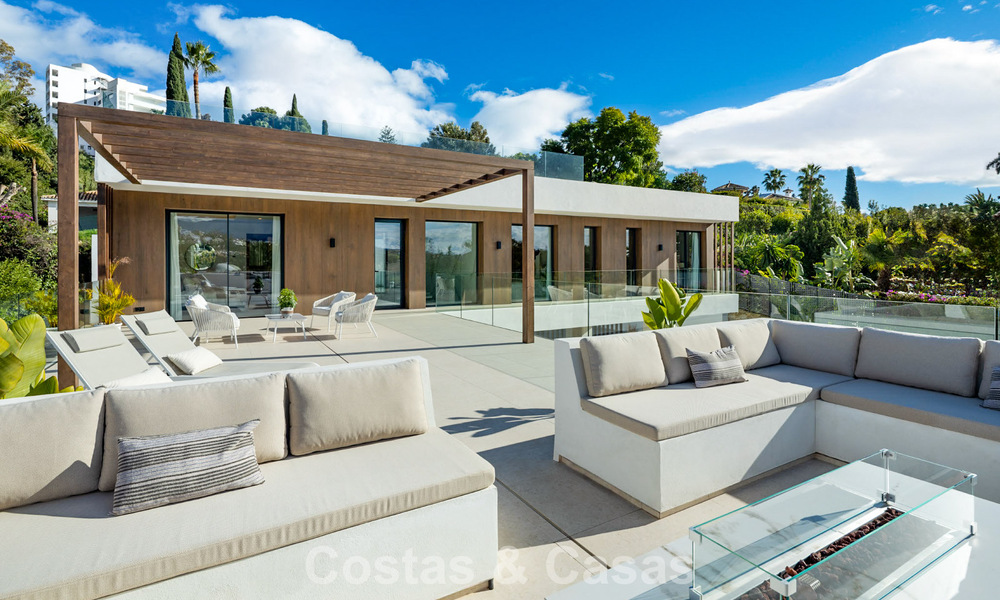 Modern luxury villa with minimalist architecture for sale on the New Golden Mile between Marbella and Estepona 794347