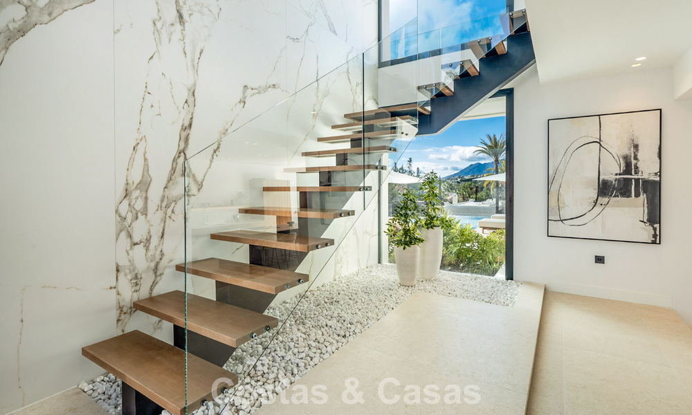 Modern luxury villa with minimalist architecture for sale on the New Golden Mile between Marbella and Estepona 794349