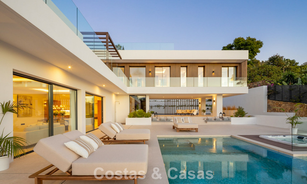 Modern luxury villa with minimalist architecture for sale on the New Golden Mile between Marbella and Estepona 794351