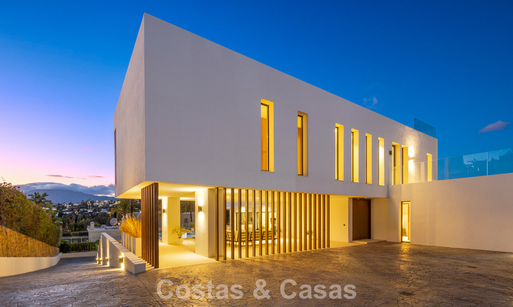 Modern luxury villa with minimalist architecture for sale on the New Golden Mile between Marbella and Estepona 794353