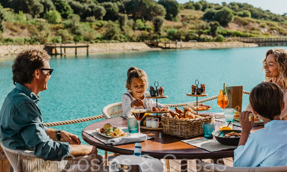 Exclusive luxury homes for sale in a private, gated golf resort in Sotogrande, Costa del Sol 794361