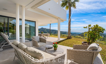 Modern, luxurious garden apartment for sale with panoramic coastal views in a gated boutique complex near Marbella town 794498