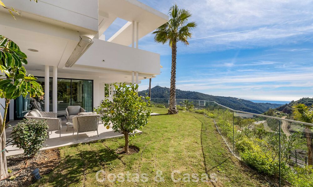 Modern, luxurious garden apartment for sale with panoramic coastal views in a gated boutique complex near Marbella town 794499