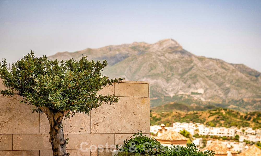 Modern apartment with villa character for sale with sea views in an exclusive complex in La Quinta, Marbella - Benahavís 794510