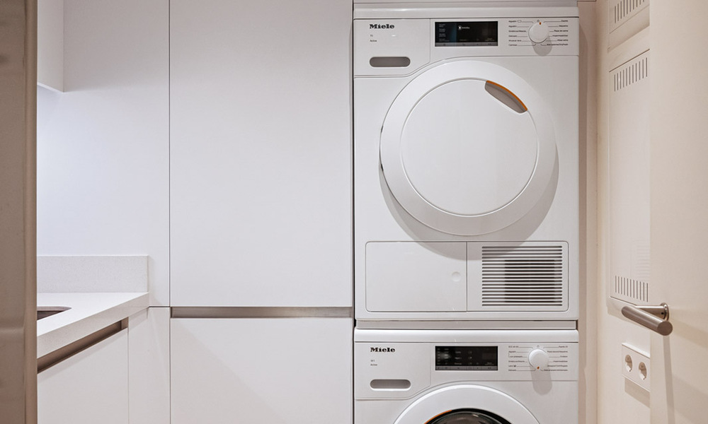 Modern apartment with villa character for sale with sea views in an exclusive complex in La Quinta, Marbella - Benahavís 794513