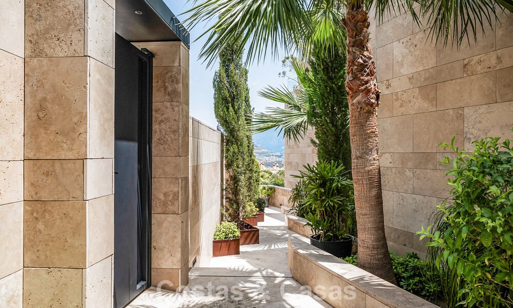 Modern apartment with villa character for sale with sea views in an exclusive complex in La Quinta, Marbella - Benahavís 794514
