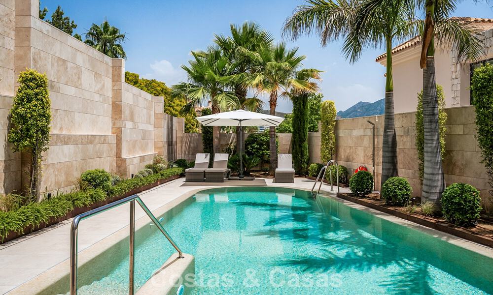 Modern apartment with villa character for sale with sea views in an exclusive complex in La Quinta, Marbella - Benahavís 794515