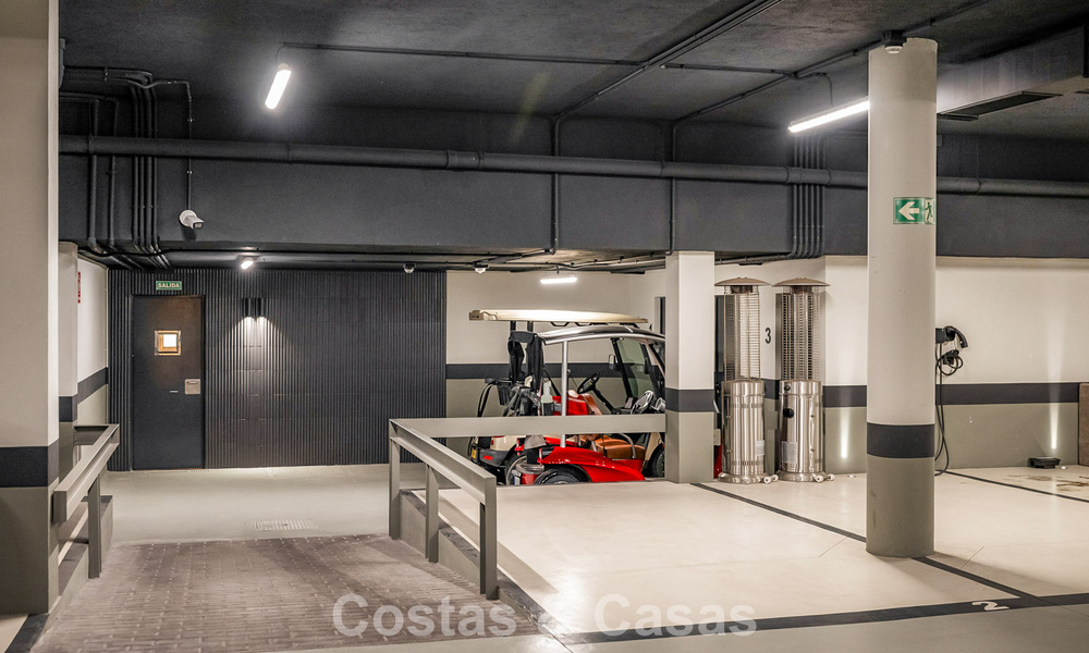 Modern apartment with villa character for sale with sea views in an exclusive complex in La Quinta, Marbella - Benahavís 794521