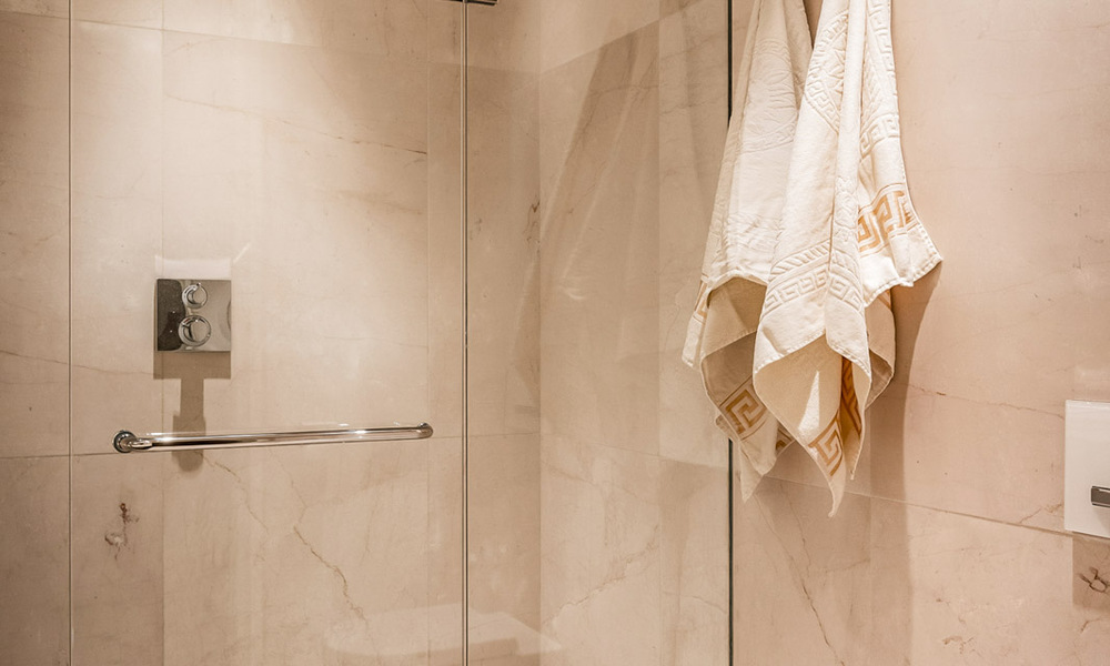 Modern apartment with villa character for sale with sea views in an exclusive complex in La Quinta, Marbella - Benahavís 794527