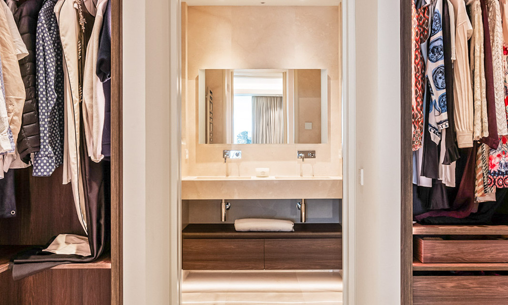 Modern apartment with villa character for sale with sea views in an exclusive complex in La Quinta, Marbella - Benahavís 794536