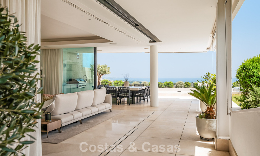 Modern apartment with villa character for sale with sea views in an exclusive complex in La Quinta, Marbella - Benahavís 794540