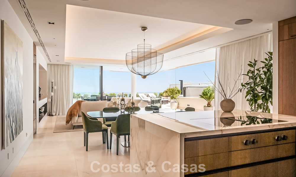 Modern apartment with villa character for sale with sea views in an exclusive complex in La Quinta, Marbella - Benahavís 794545