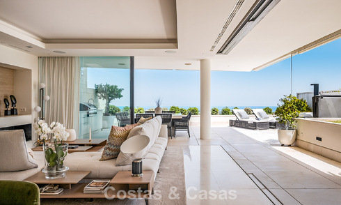 Modern apartment with villa character for sale with sea views in an exclusive complex in La Quinta, Marbella - Benahavís 794546
