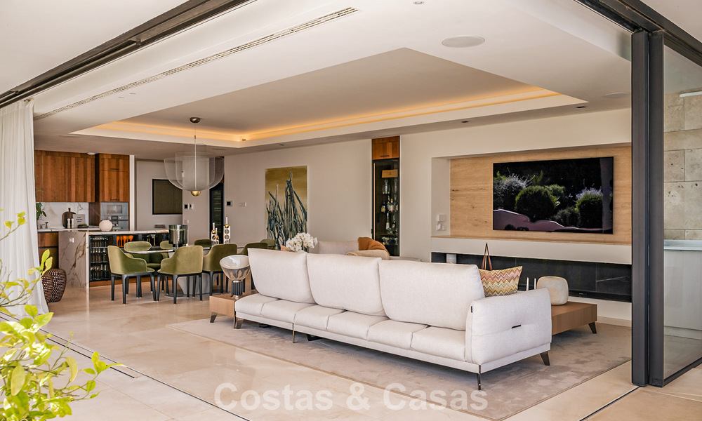 Modern apartment with villa character for sale with sea views in an exclusive complex in La Quinta, Marbella - Benahavís 794556