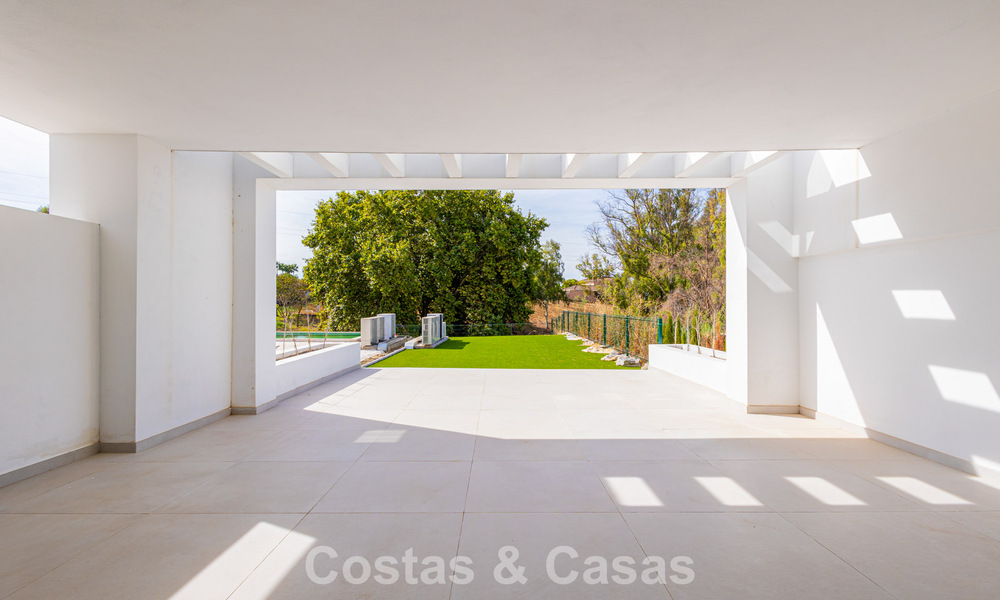 Modernist semi-detached villa for sale close to amenities in Guadalmina golf and San Pedro centre, Marbella 794663