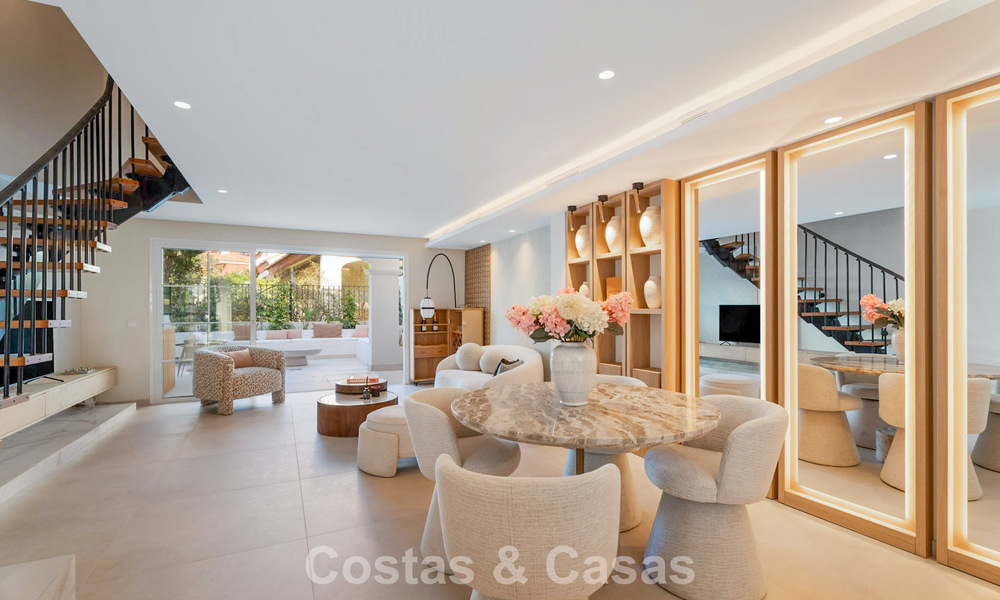 Stylish townhouse for sale within walking distance of the beach on Marbella’s Golden Mile 794703