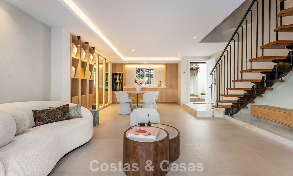 Stylish townhouse for sale within walking distance of the beach on Marbella’s Golden Mile 794704