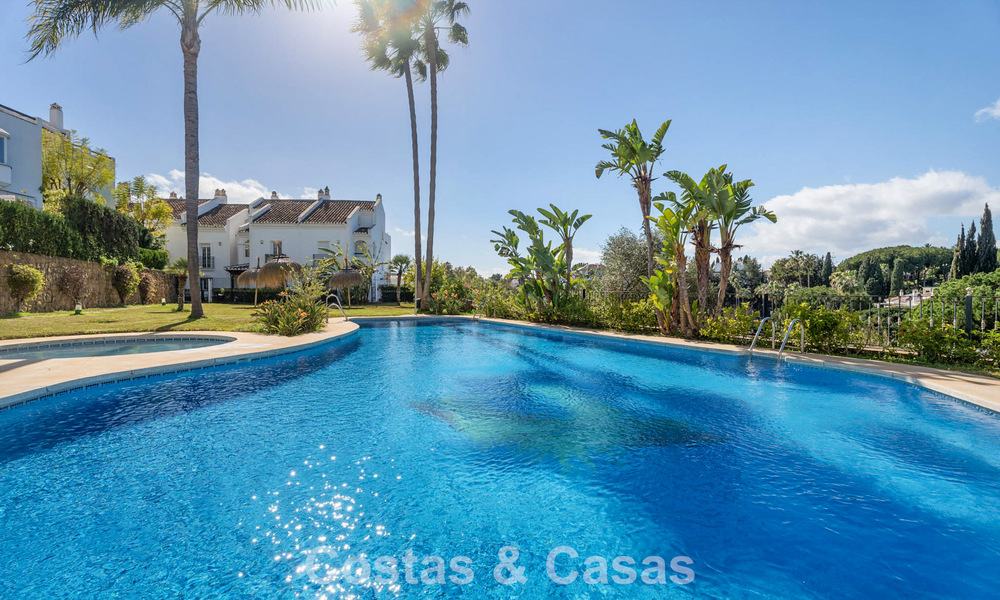 Stylish townhouse for sale within walking distance of the beach on Marbella’s Golden Mile 794705