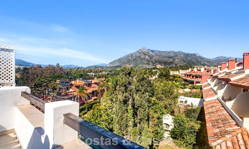 Stylish townhouse for sale within walking distance of the beach on Marbella’s Golden Mile 794706