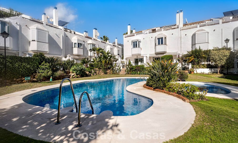 Stylish townhouse for sale within walking distance of the beach on Marbella’s Golden Mile 794708