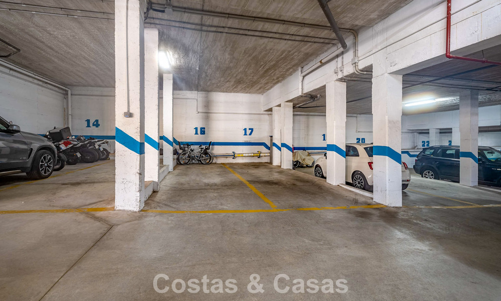 Stylish townhouse for sale within walking distance of the beach on Marbella’s Golden Mile 794718