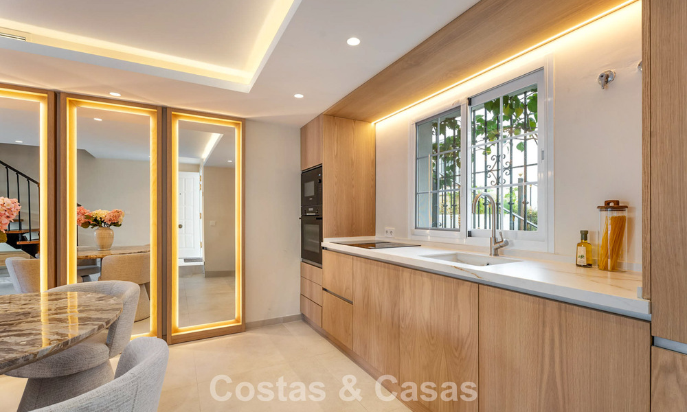 Stylish townhouse for sale within walking distance of the beach on Marbella’s Golden Mile 794720