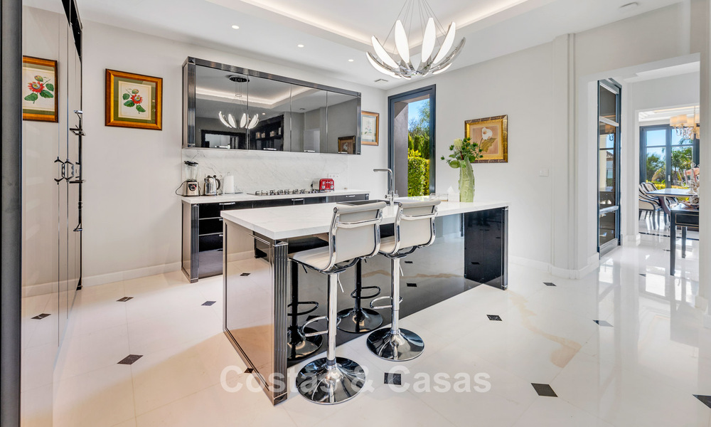 Stately luxury villa with golf, mountain and sea views for sale in a golf community in Marbella - Benahavís 794726