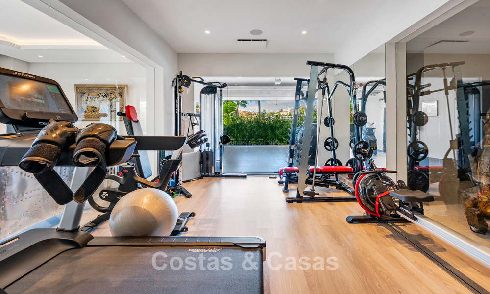 Stately luxury villa with golf, mountain and sea views for sale in a golf community in Marbella - Benahavís 794734