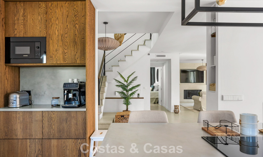 Villa with contemporary mediterranean flair for sale in Nueva Andalucía, Marbella 794768