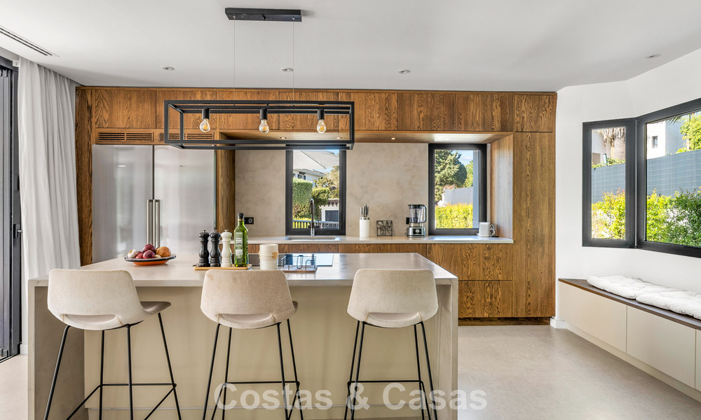 Villa with contemporary mediterranean flair for sale in Nueva Andalucía, Marbella 794769