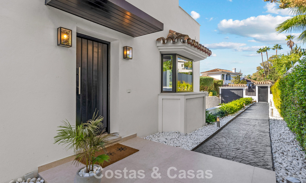 Villa with contemporary mediterranean flair for sale in Nueva Andalucía, Marbella 794770