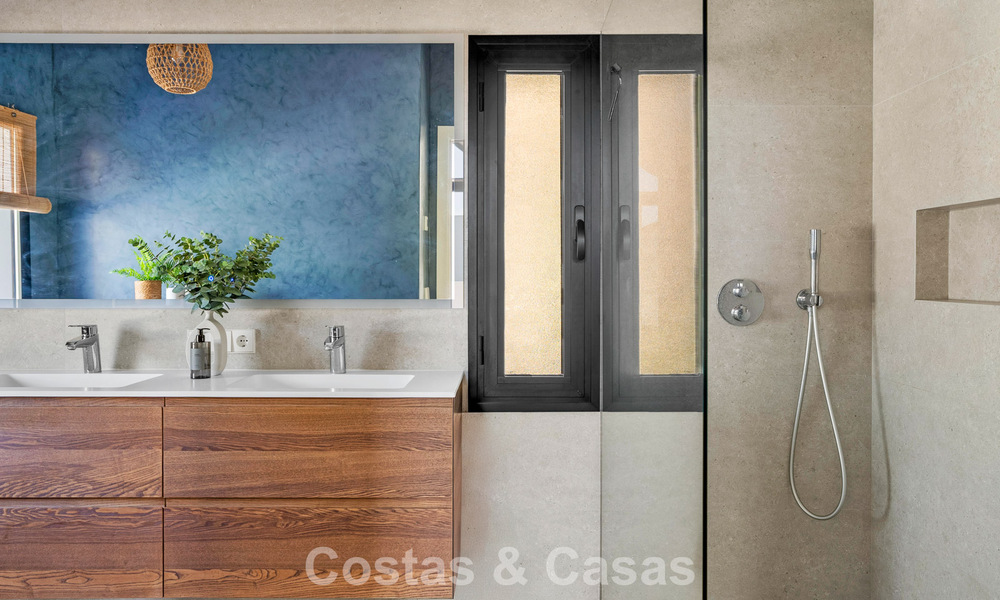 Villa with contemporary mediterranean flair for sale in Nueva Andalucía, Marbella 794772