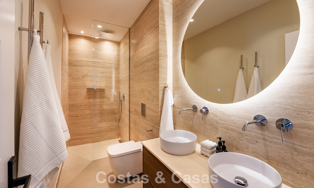 Luxury townhouse for sale in a gated complex on Marbella’s Golden Mile 794939