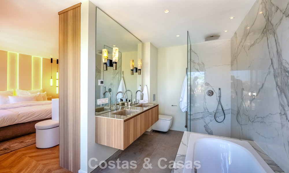 Luxury townhouse for sale in a gated complex on Marbella’s Golden Mile 794940