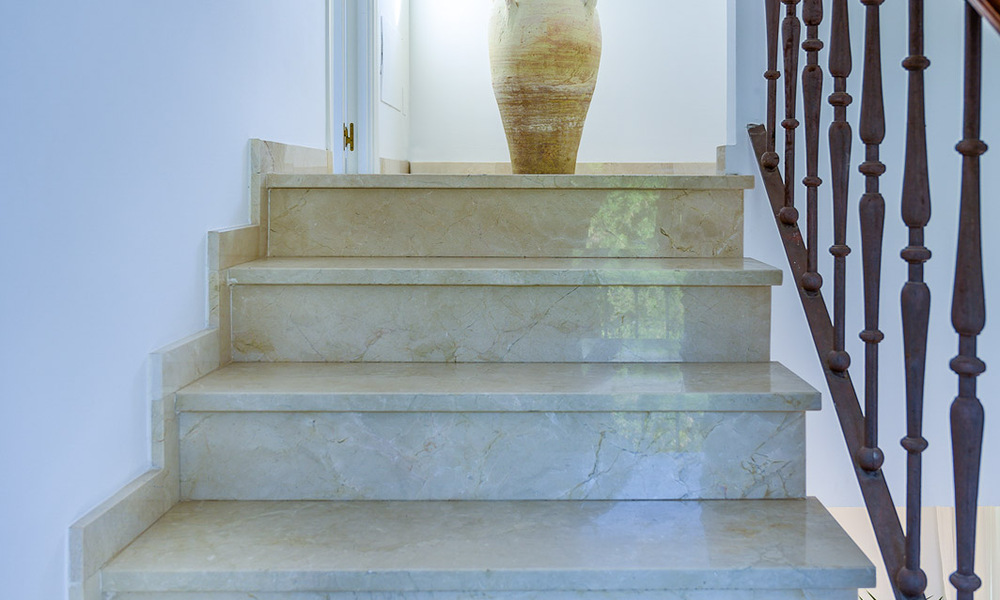 Move-in ready mediterranean luxury villa for sale on the New Golden Mile between Marbella and Estepona 794969