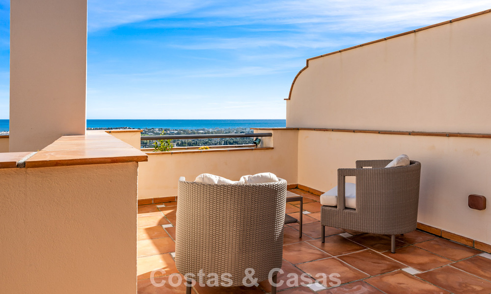Spacious duplex penthouse with panoramic sea views for sale in a gated community in Marbella - Benahavís 794826