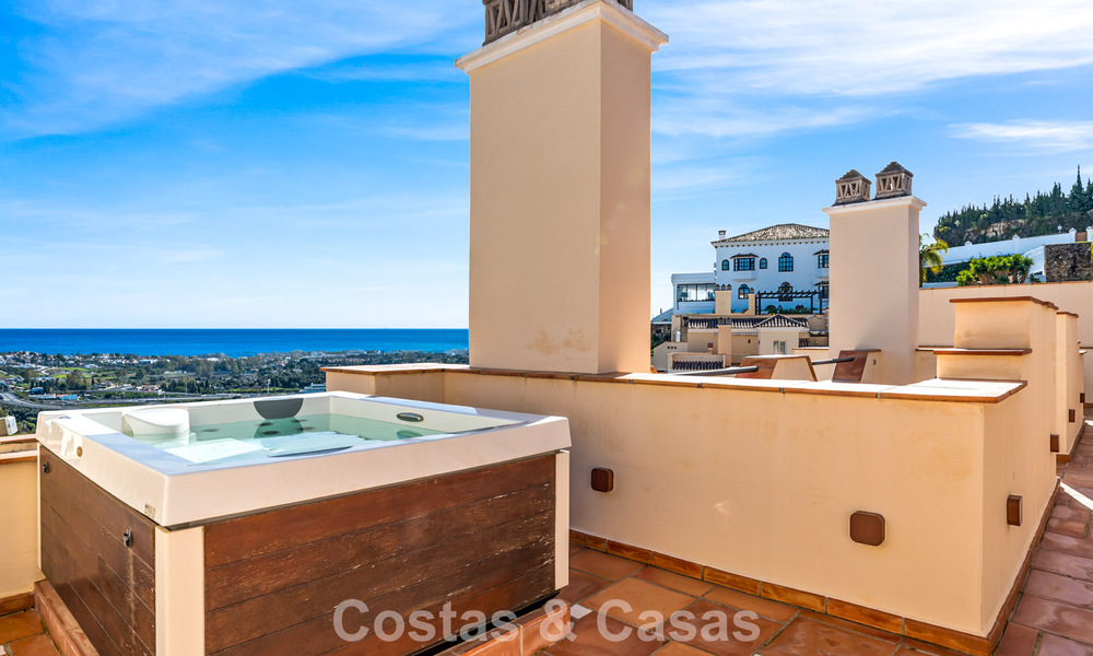 Spacious duplex penthouse with panoramic sea views for sale in a gated community in Marbella - Benahavís 794828