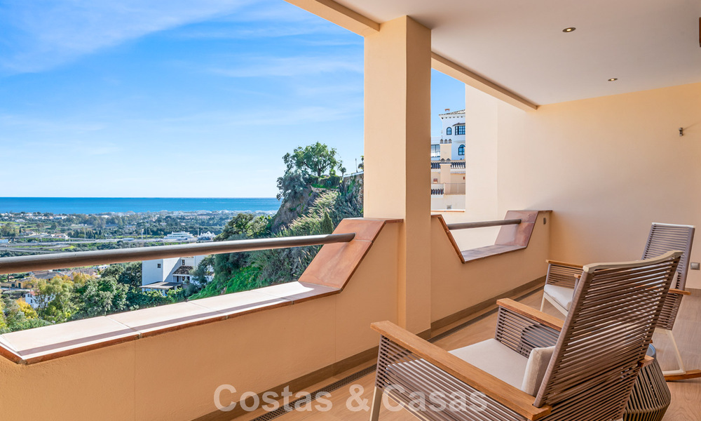 Spacious duplex penthouse with panoramic sea views for sale in a gated community in Marbella - Benahavís 794848