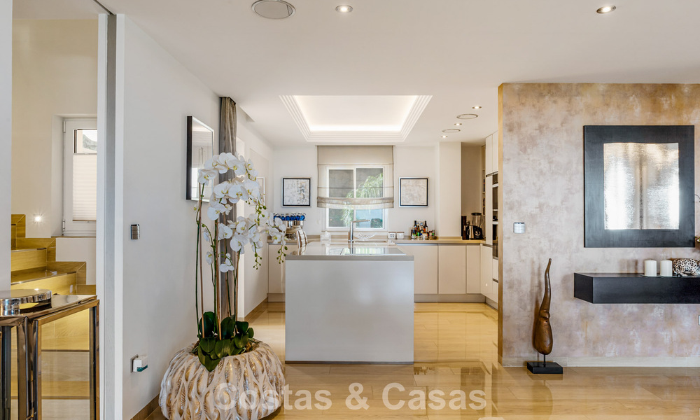 Spacious duplex penthouse with panoramic sea views for sale in a gated community in Marbella - Benahavís 794859