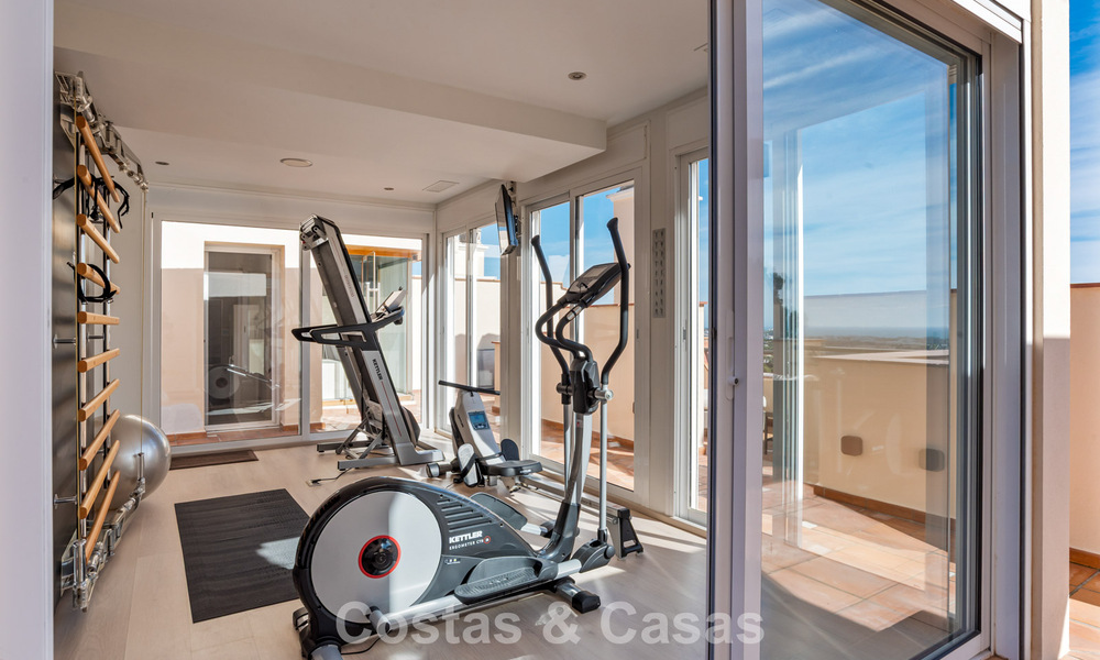 Spacious duplex penthouse with panoramic sea views for sale in a gated community in Marbella - Benahavís 794862