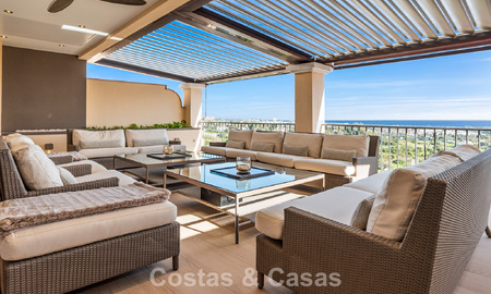 Spacious duplex penthouse with panoramic sea views for sale in a gated community in Marbella - Benahavís 794867