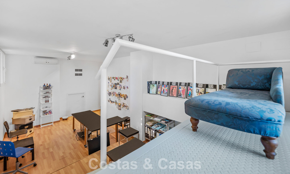 Authentic Andalusian villa with idyllic, panoramic golf views for sale in Sotogrande Alto, Costa del Sol 795187