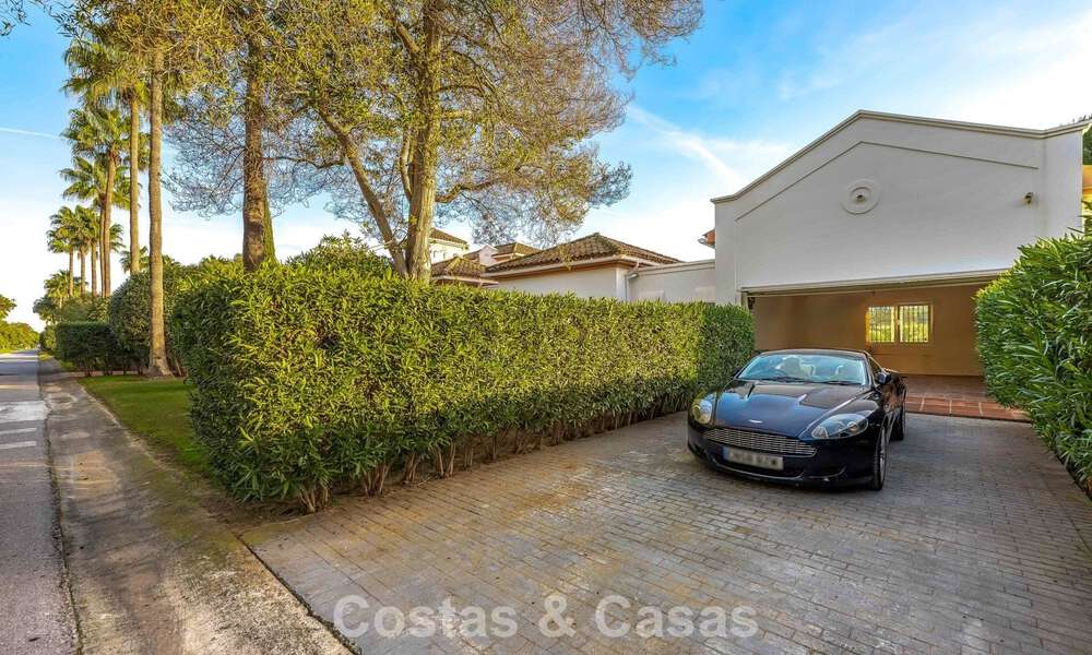 Authentic Andalusian villa with idyllic, panoramic golf views for sale in Sotogrande Alto, Costa del Sol 795229